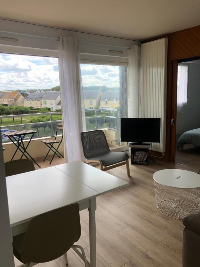 Bleu Sale - F2 Courseulles Avec Balcon Apartment Bagian luar foto