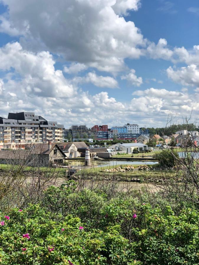 Bleu Sale - F2 Courseulles Avec Balcon Apartment Bagian luar foto