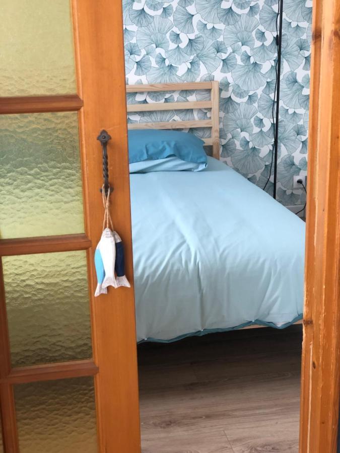 Bleu Sale - F2 Courseulles Avec Balcon Apartment Bagian luar foto